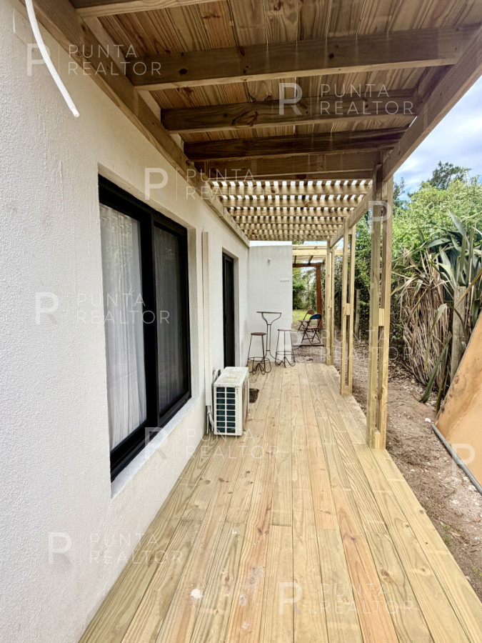 Casa ID.2661 - OPORTUNIDAD CASA RECILADA CON 3 DORMTORIOS EN LA BARRA, EL TESORO EXCELENTE UBICACION