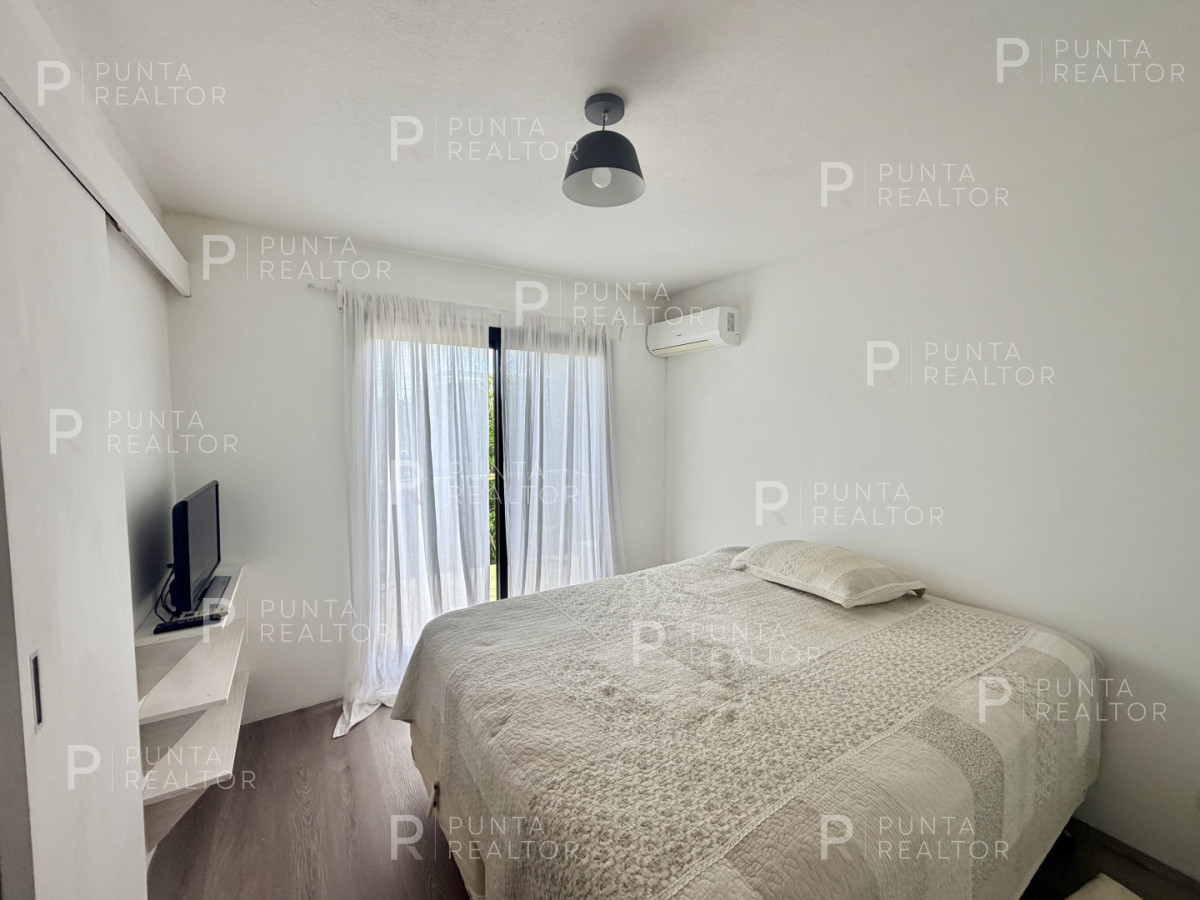 Casa ID.2661 - OPORTUNIDAD CASA RECILADA CON 3 DORMTORIOS EN LA BARRA, EL TESORO EXCELENTE UBICACION