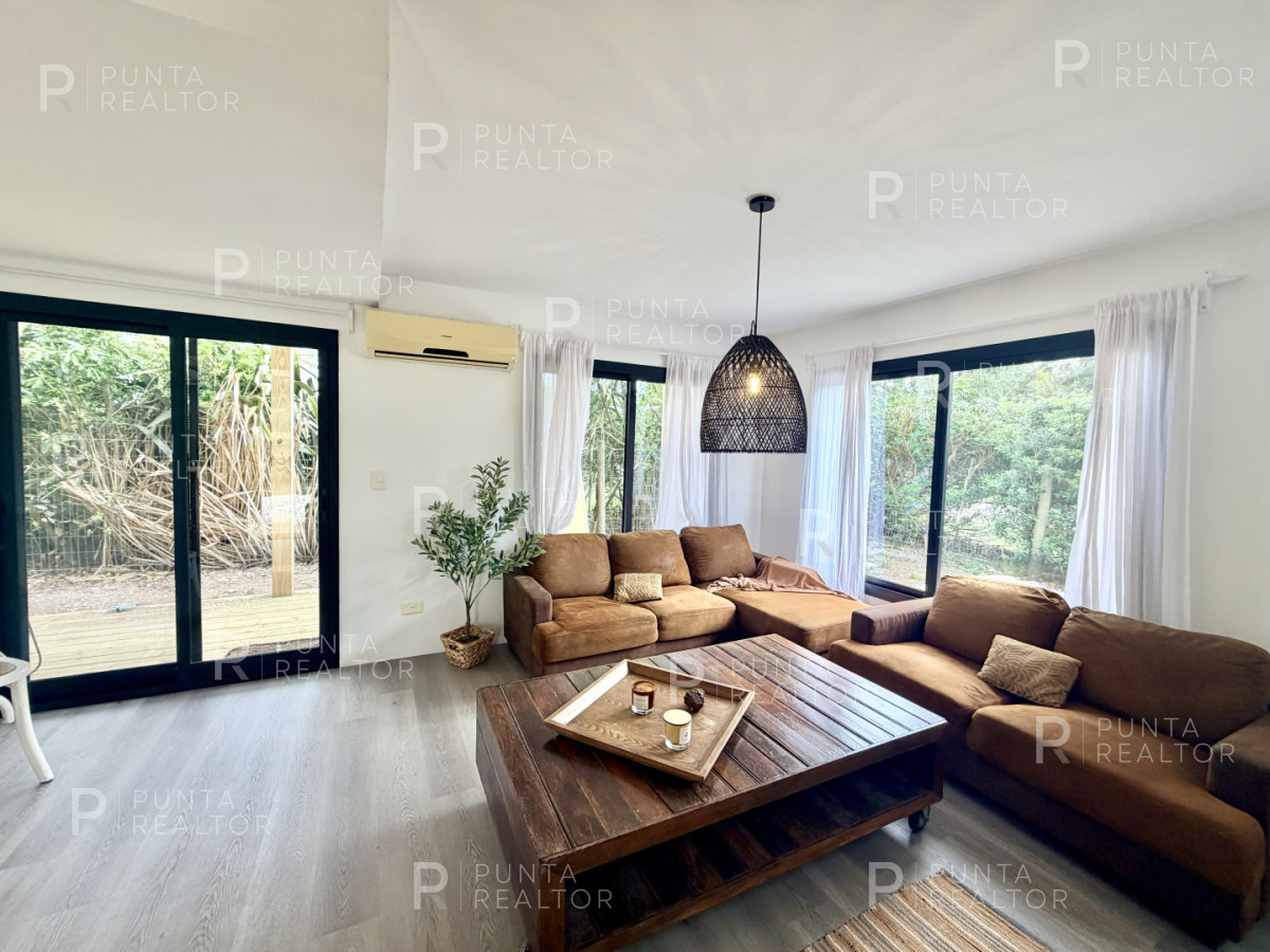 Casa ID.2661 - OPORTUNIDAD CASA RECILADA CON 3 DORMTORIOS EN LA BARRA, EL TESORO EXCELENTE UBICACION