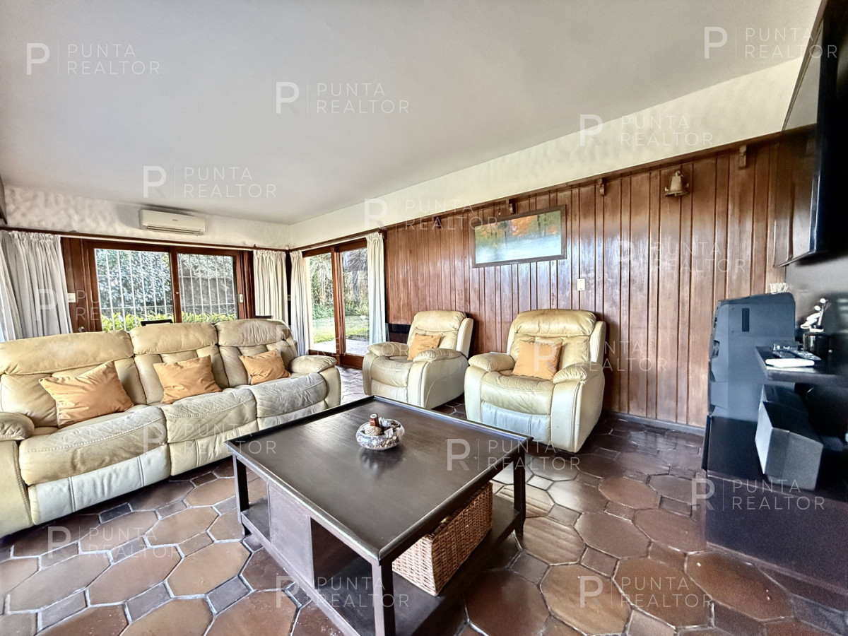 Casa ID.2697 - Casa reciclada a 250 metros de Playa Mansa — Parada 10, Punta del Este