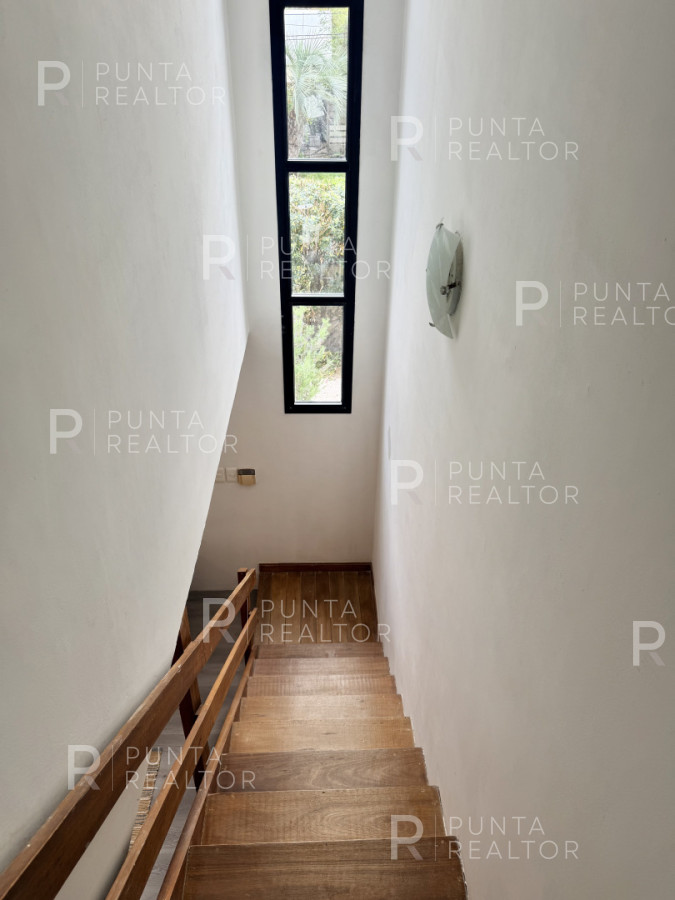 Casa ID.2661 - OPORTUNIDAD CASA RECILADA CON 3 DORMTORIOS EN LA BARRA, EL TESORO EXCELENTE UBICACION