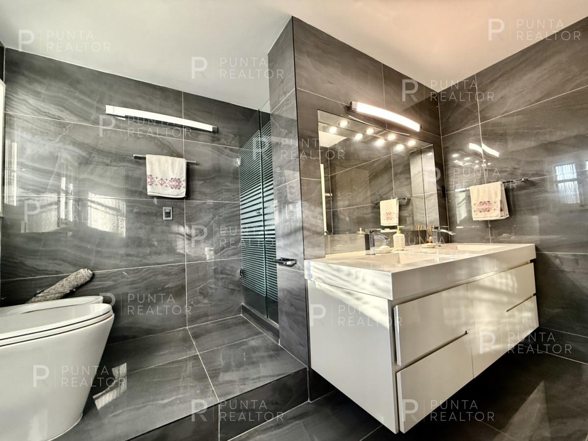 Casa ID.2697 - Casa reciclada a 250 metros de Playa Mansa — Parada 10, Punta del Este