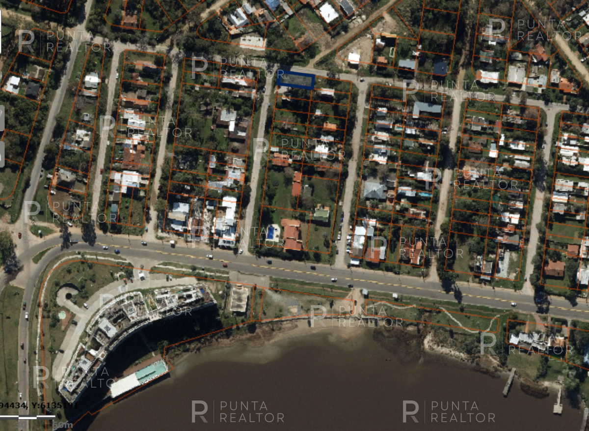 Terreno ID.2662 - OPORTUNIDAD LOTE ESQUINERO EN EXCELENTE UBICACION DE LA BARRA, EL TESORO A 1 CUADRAS DE RUTA 10 Y A MINUTOS DEL PUNTE DE LA BARRA