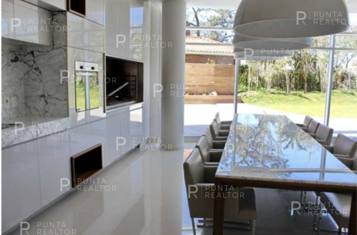 Apartamento ID.2690 - APARTAMENTO EN VENTA SUNRISE TOWER 2 DORMITORIOS MAS SERVICIO PUNTA DEL ESTE