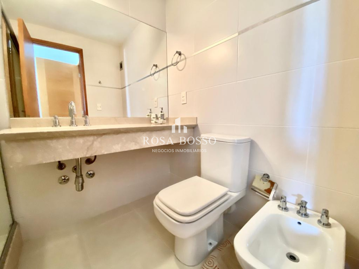 Apartamento ID.7992 - Apartamento en alquiler temporario Playa Mansa 2 dormitorios SEASON TOWER