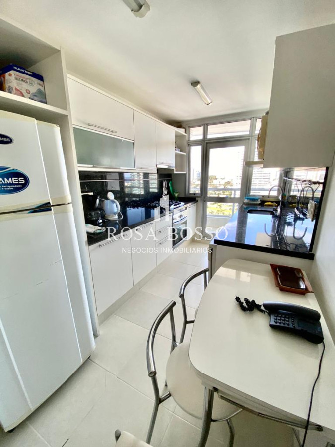 Apartamento ID.7992 - Apartamento en alquiler temporario Playa Mansa 2 dormitorios SEASON TOWER