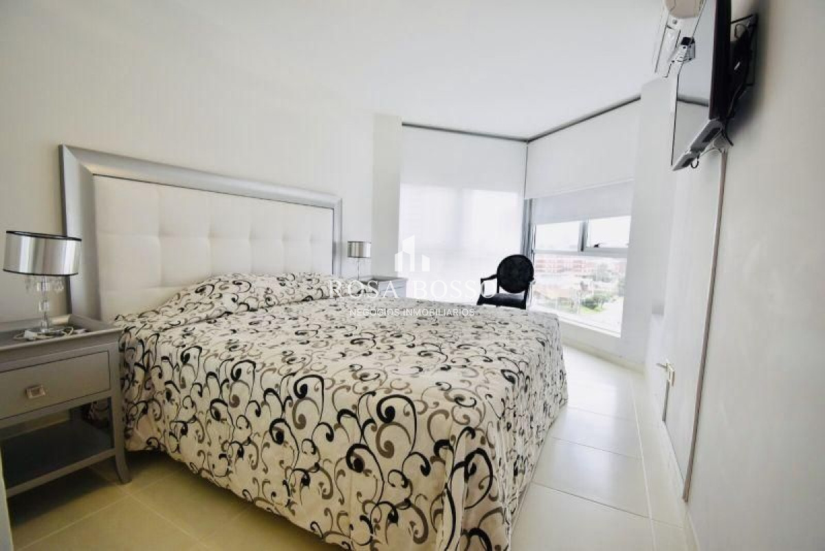 Apartamento ID.7999 - Apartamento en venta Playa Mansa 3 dormitorios SEASONS
