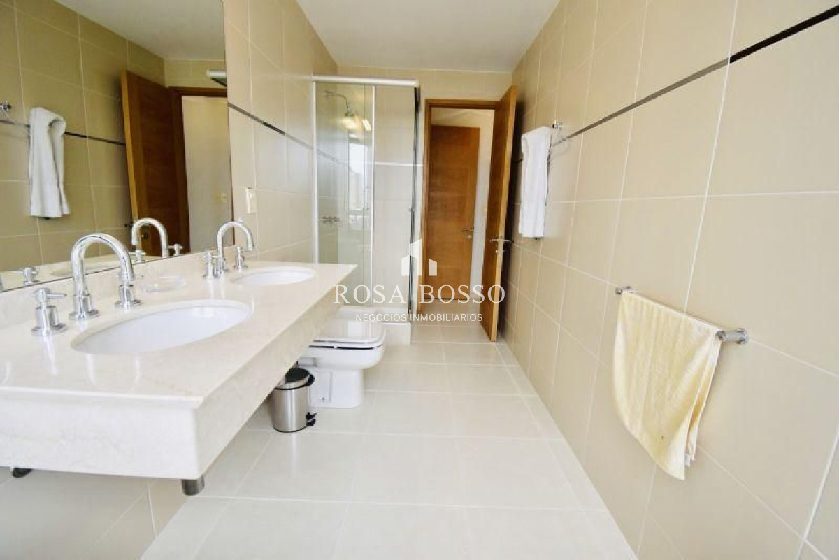 Apartamento ID.7999 - Apartamento en venta Playa Mansa 3 dormitorios SEASONS