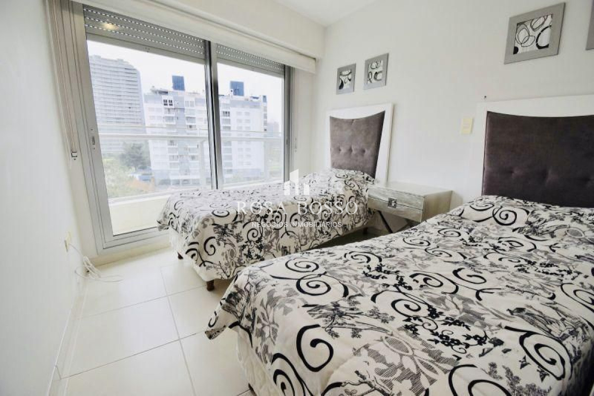 Apartamento ID.7999 - Apartamento en venta Playa Mansa 3 dormitorios SEASONS
