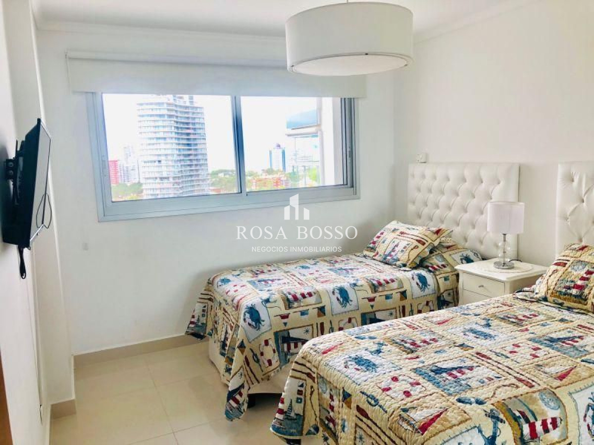 Apartamento ID.7998 - Apartamento en venta Playa Mansa 2 dormitorios MIAMI BOOULEVARD