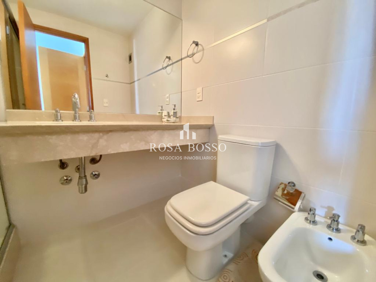 Apartamento ID.7992 - Apartamento en alquiler temporario Playa Mansa 2 dormitorios SEASON TOWER