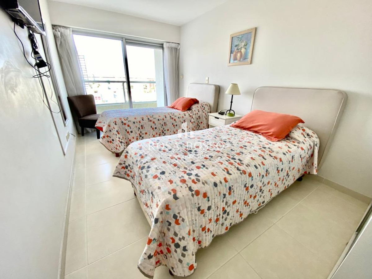 Apartamento ID.7992 - Apartamento en alquiler temporario Playa Mansa 2 dormitorios SEASON TOWER