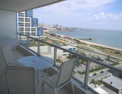 Apartamento en alquiler temporario Playa Mansa 2 dormitorios SEASON TOWER