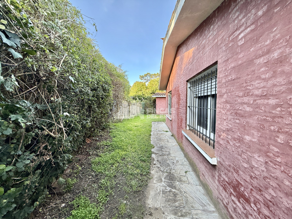 Casa ID.2629/OPORTUNIDAD-CASA-EN-PLAYA-MANSA-EN-4-DORMITORIOS-ZONA-CON-POTENCIAL-COMERCIAL - OPORTUNIDAD CASA EN PLAYA MANSA EN 4 DORMITORIOS ZONA CON POTENCIAL COMERCIAL