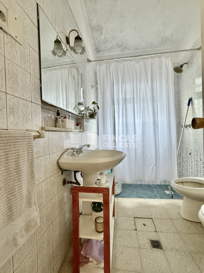 Casa ID.2629/OPORTUNIDAD-CASA-EN-PLAYA-MANSA-EN-4-DORMITORIOS-ZONA-CON-POTENCIAL-COMERCIAL - OPORTUNIDAD CASA EN PLAYA MANSA EN 4 DORMITORIOS ZONA CON POTENCIAL COMERCIAL