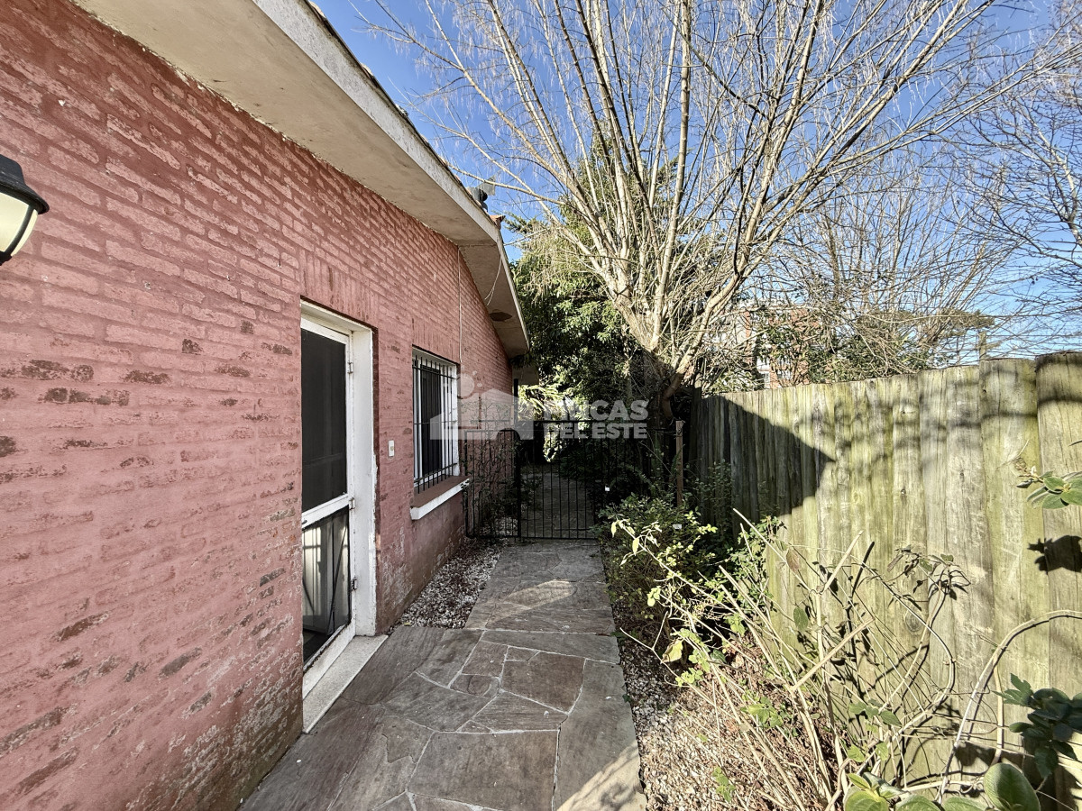 Casa ID.2629/OPORTUNIDAD-CASA-EN-PLAYA-MANSA-EN-4-DORMITORIOS-ZONA-CON-POTENCIAL-COMERCIAL - OPORTUNIDAD CASA EN PLAYA MANSA EN 4 DORMITORIOS ZONA CON POTENCIAL COMERCIAL