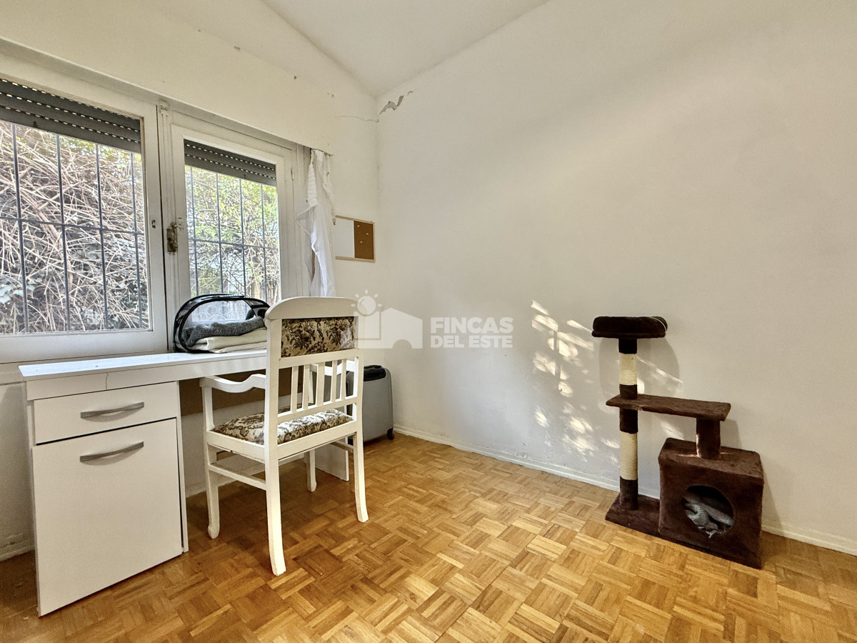 Casa ID.2629/OPORTUNIDAD-CASA-EN-PLAYA-MANSA-EN-4-DORMITORIOS-ZONA-CON-POTENCIAL-COMERCIAL - OPORTUNIDAD CASA EN PLAYA MANSA EN 4 DORMITORIOS ZONA CON POTENCIAL COMERCIAL