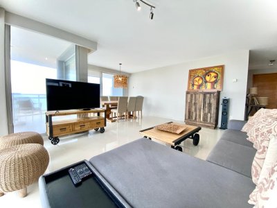 Apartamento 3 DORMITORIOS y dependencia en PLAYA MANSA, Punta del este