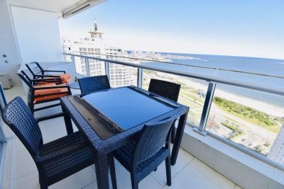 Apartamento en de 2 dormitorios en venta en Seasons Tower, Punta del Este