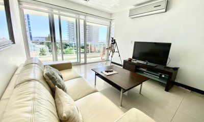 Apartamento en venta de 2 dormitorios en playa Mansa, Punta del Este.