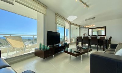 Apartamento en venta Playa Mansa 3 dormitorios