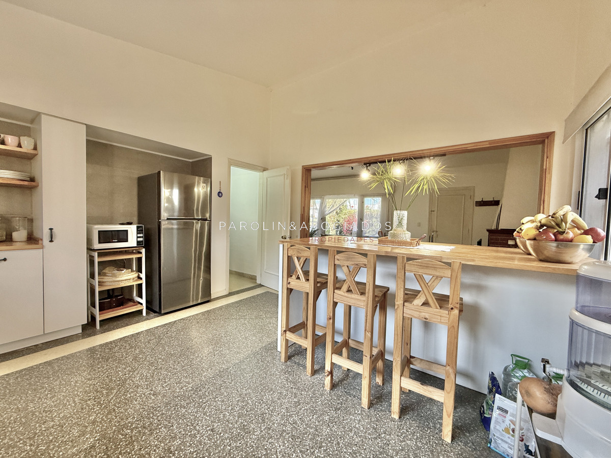 OPORTUNIDAD CASA EN PLAYA MANSA EN 4 DORMITORIOS ZONA CON POTENCIAL COMERCIAL - GoPunta - Portal Inmobiliario de Punta del Este - Maldonado