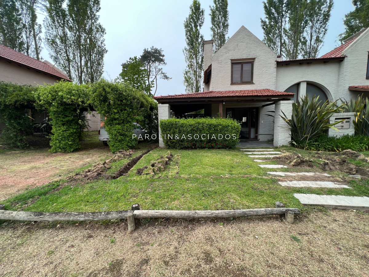 Casa en venta de 2 dormitorios en Parque Pinares - Punta del Este