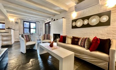 Casa en venta de 2 dormitorios en barrio privado Parque Pinares, Punta del Este.