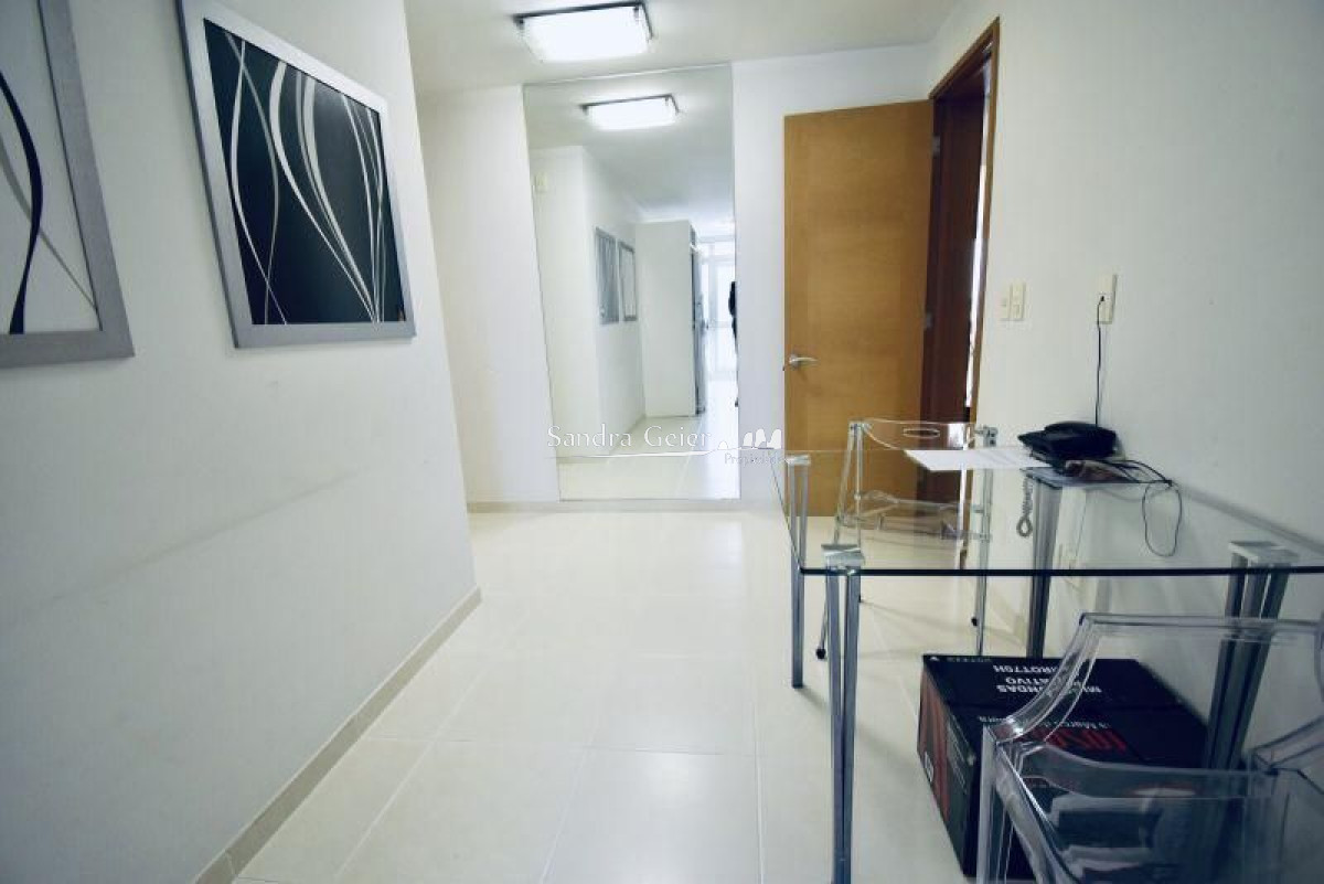 Apartamento ID.2157 - Seasons tower Apartamento en venta Playa Mansa 3 dormitorios SEASONS