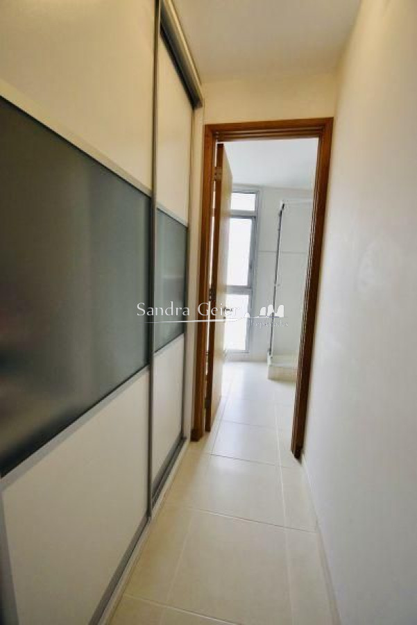 Apartamento ID.2157 - Seasons tower Apartamento en venta Playa Mansa 3 dormitorios SEASONS