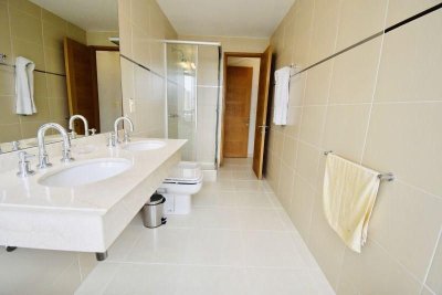 Apartamento ID.2157 - Seasons tower Apartamento en venta Playa Mansa 3 dormitorios SEASONS