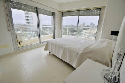 Apartamento ID.2157 - Seasons tower Apartamento en venta Playa Mansa 3 dormitorios SEASONS