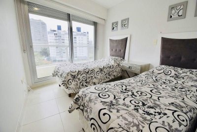 Apartamento ID.2157 - Seasons tower Apartamento en venta Playa Mansa 3 dormitorios SEASONS