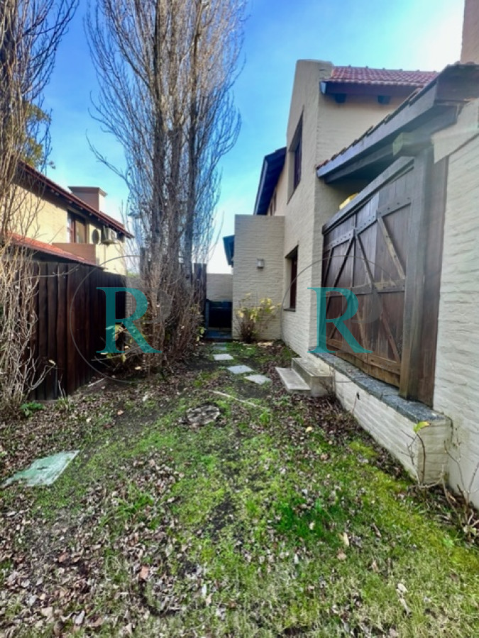 Casa ID.1106 - Duplex en Parque Pinares 