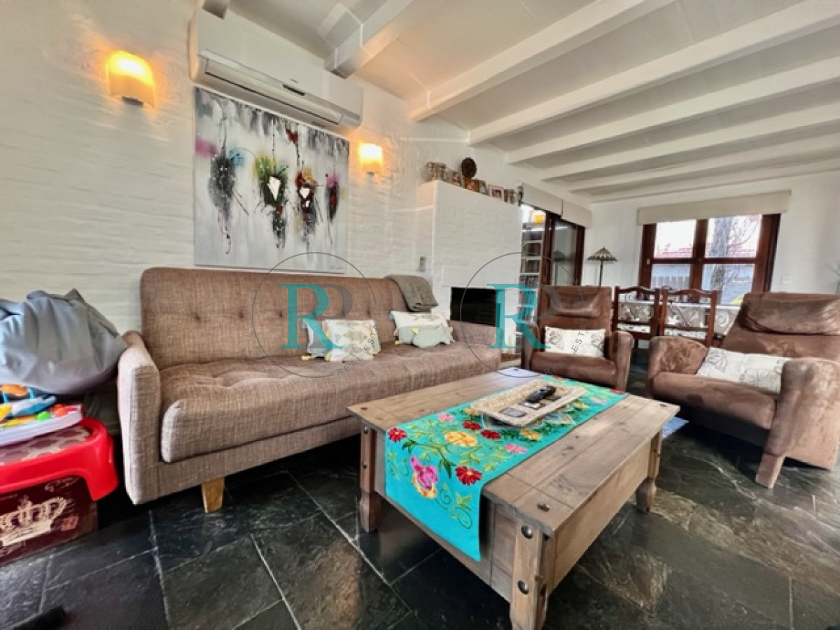 Casa ID.1106 - Duplex en Parque Pinares 