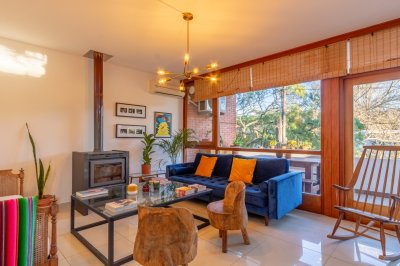 Casa en alquiler en playa mansa - Punta del Este. 3 dormitorios y servicio