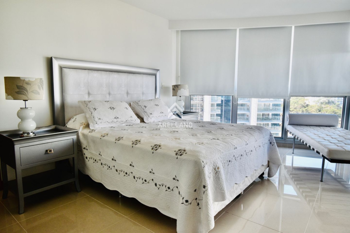 Apartamento ID.2304 - Venta apartamento Playa Mansa 3 dormitorios y dependencia 