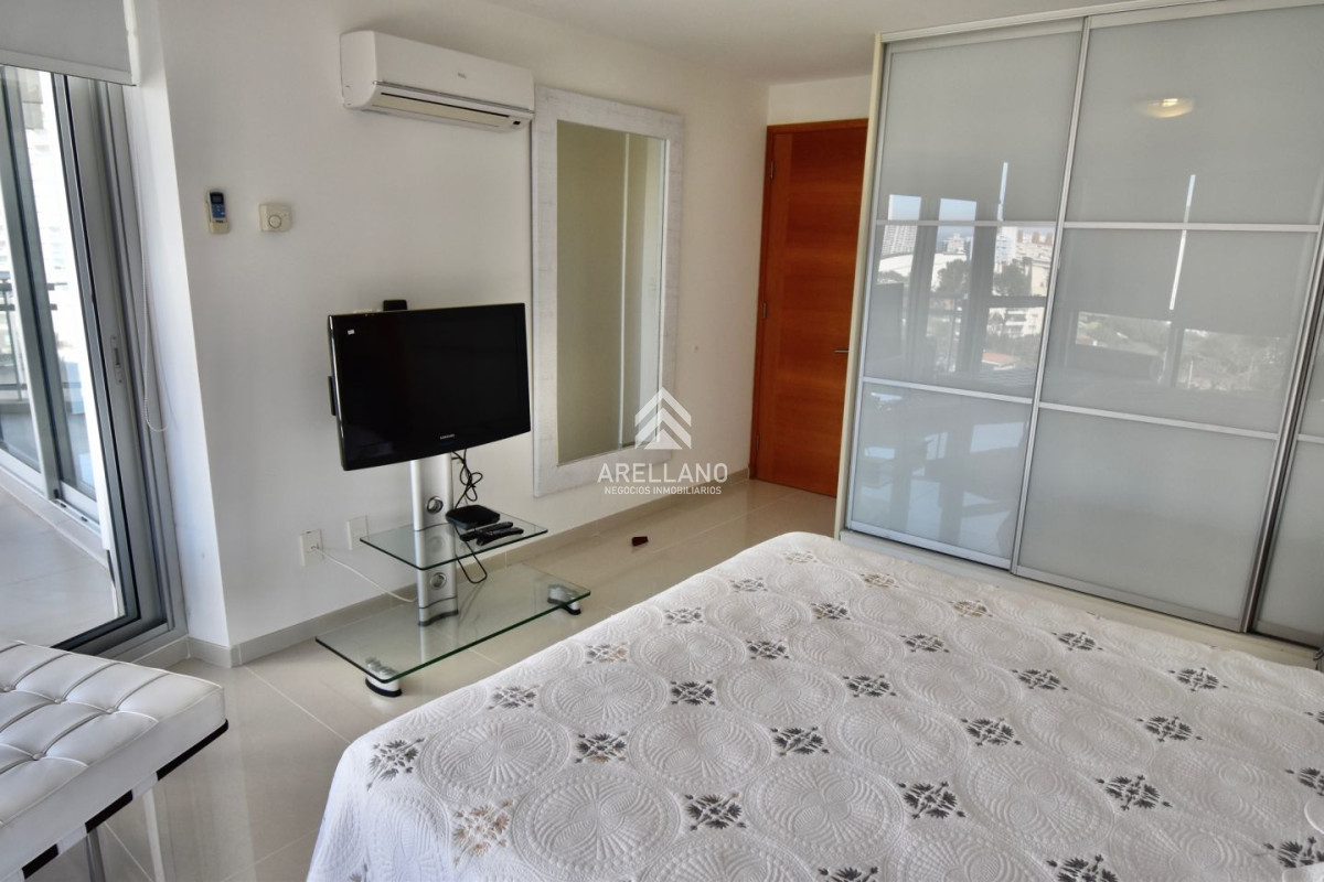 Apartamento ID.2304 - Venta apartamento Playa Mansa 3 dormitorios y dependencia 
