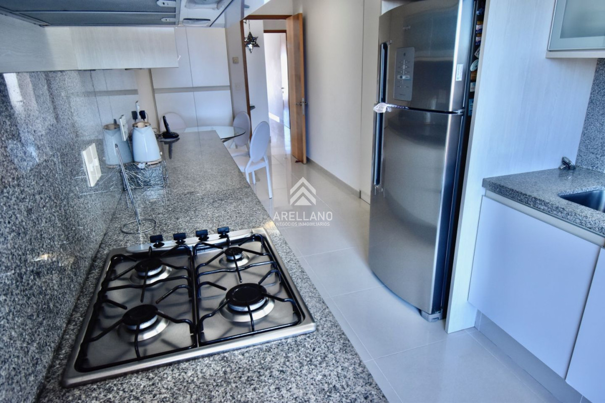 Apartamento ID.2304 - Venta apartamento Playa Mansa 3 dormitorios y dependencia 