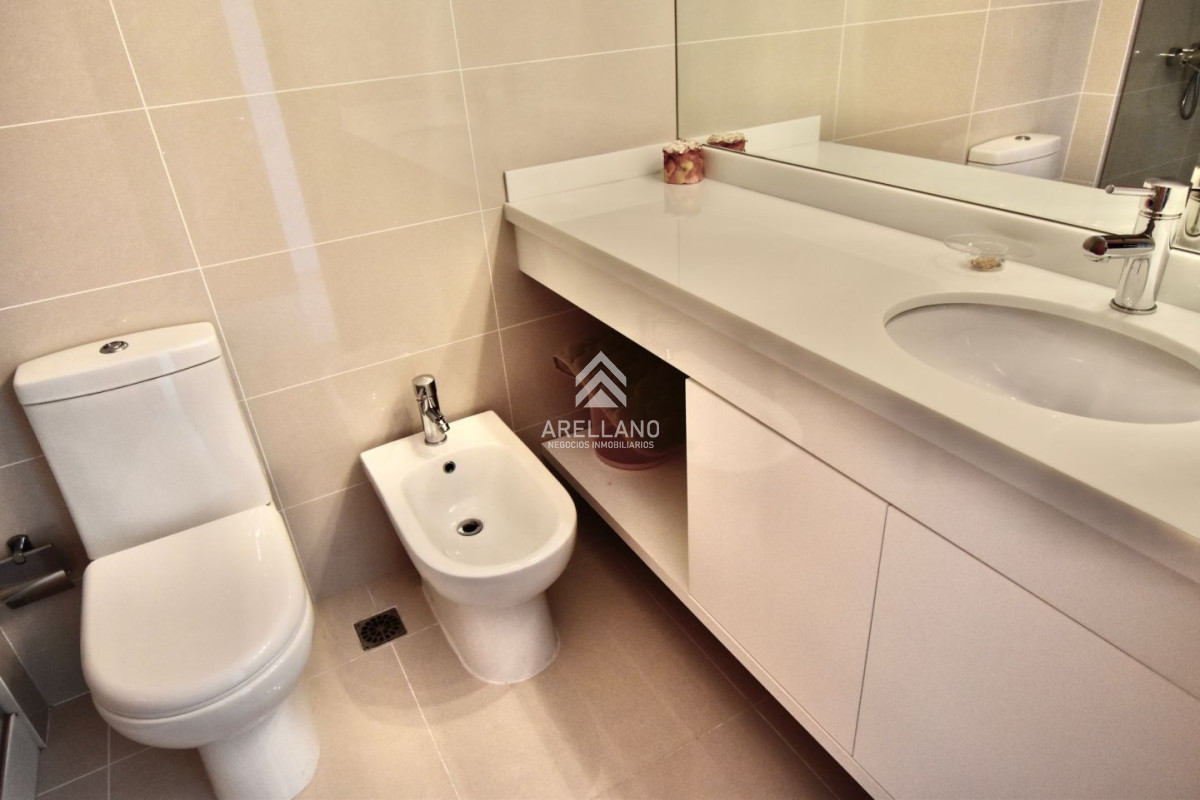 Apartamento ID.2304 - Venta apartamento Playa Mansa 3 dormitorios y dependencia 