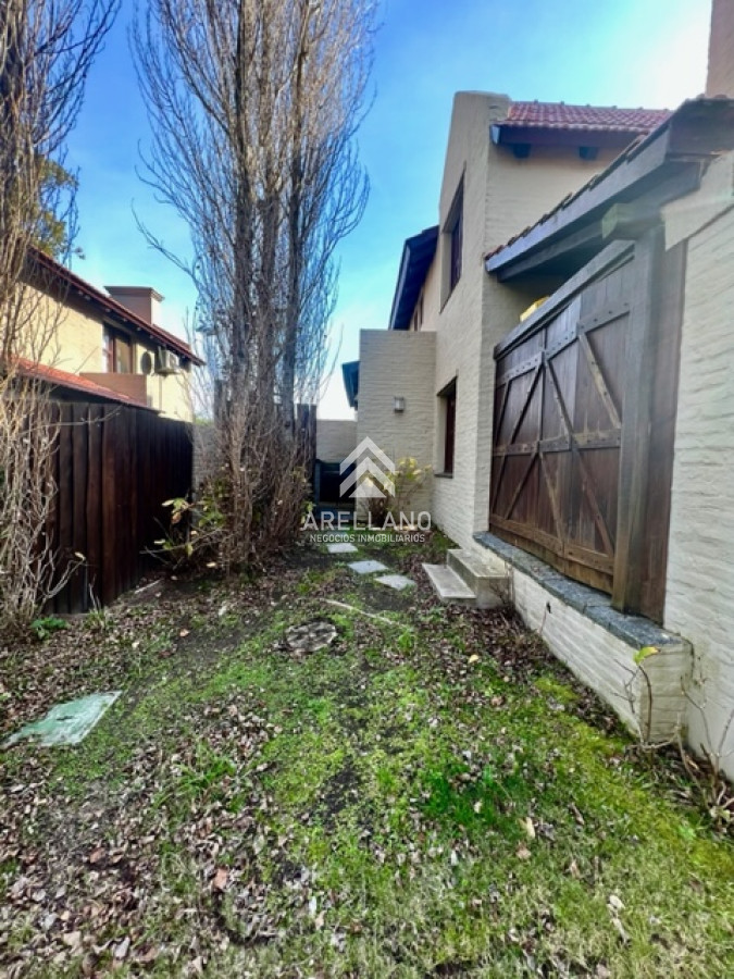 Casa ID.6031 - Casa en venta, punta del este, 2 dormitorios, Barrio privado parque pinares