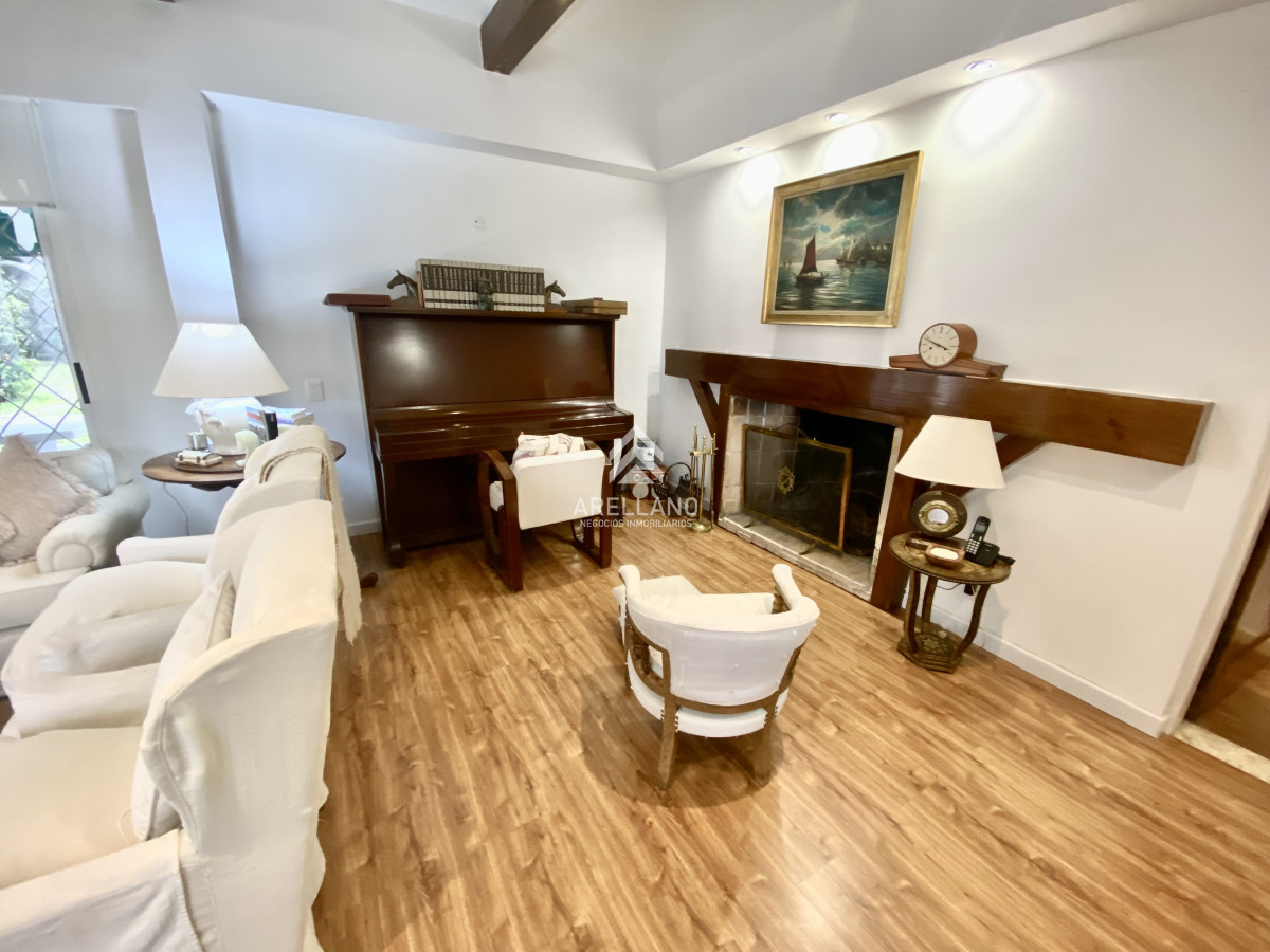 Casa ID.5019 - 4 dormitorios, Cantegril