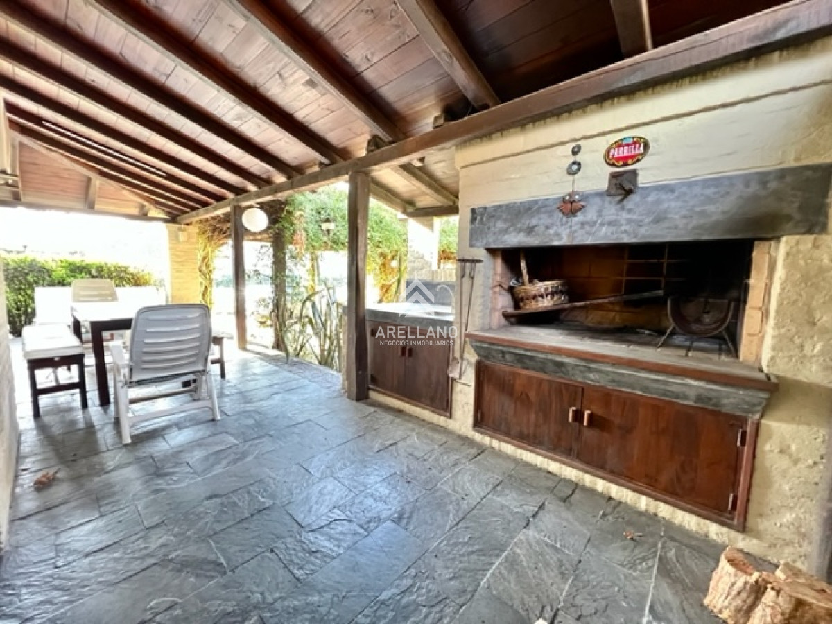 Casa ID.6031 - Casa en venta, punta del este, 2 dormitorios, Barrio privado parque pinares