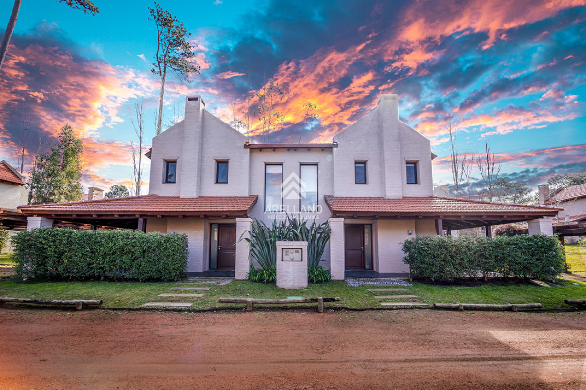 Casa ID.6031 - Casa en venta, punta del este, 2 dormitorios, Barrio privado parque pinares