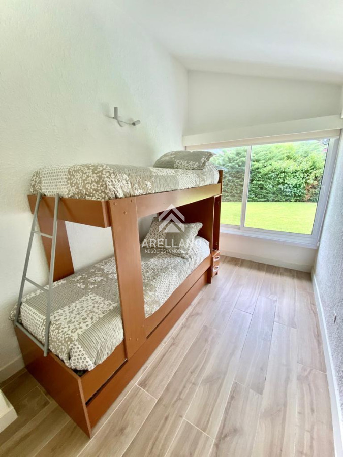 Casa ID.2863 - Casa en alquiler temporario Playa Mansa 4 dormitorios