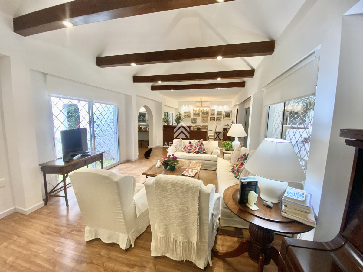 Casa ID.5019 - 4 dormitorios, Cantegril