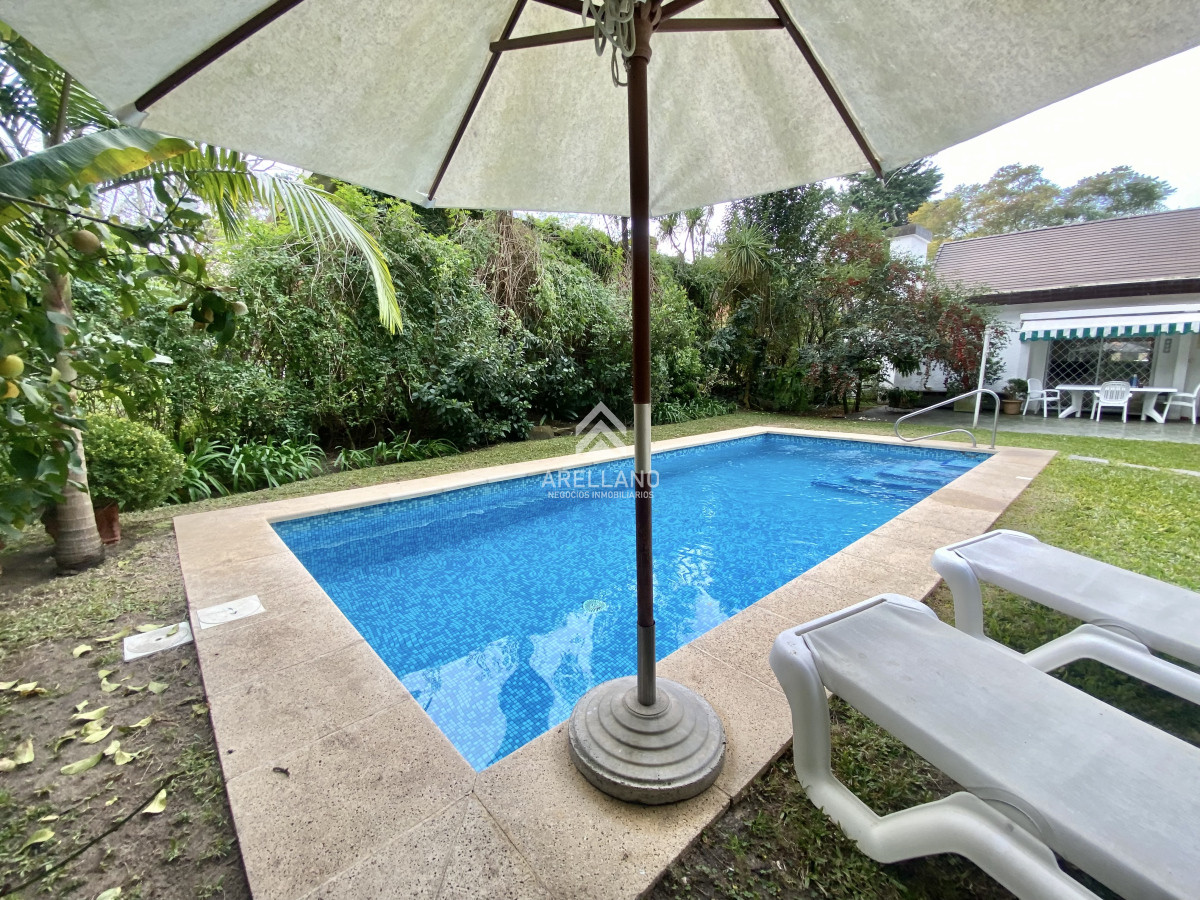 Casa ID.5019 - 4 dormitorios, Cantegril