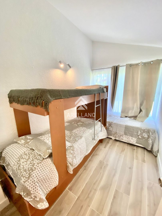 Casa ID.2863 - Casa en alquiler temporario Playa Mansa 4 dormitorios