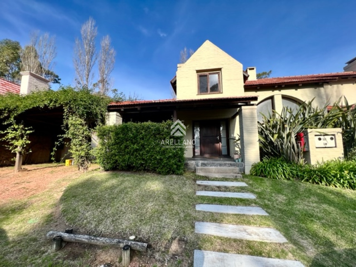 Casa ID.6031 - Casa en venta, punta del este, 2 dormitorios, Barrio privado parque pinares