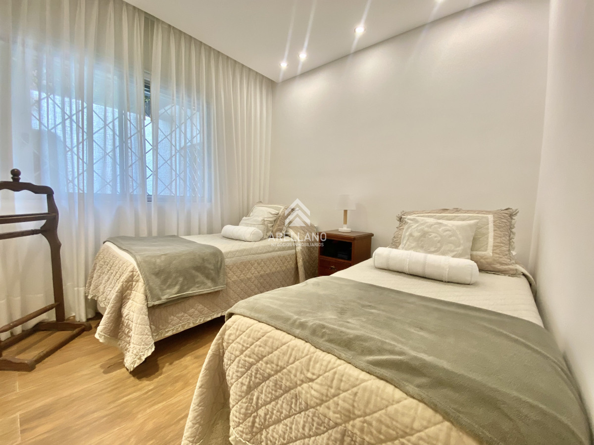 Casa ID.5019 - 4 dormitorios, Cantegril